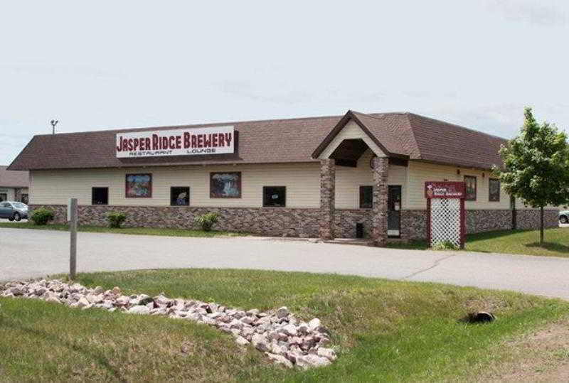 แมกนิวสัน โฮเต็ล คันทรี อินน์ Ishpeming ภายนอก รูปภาพ